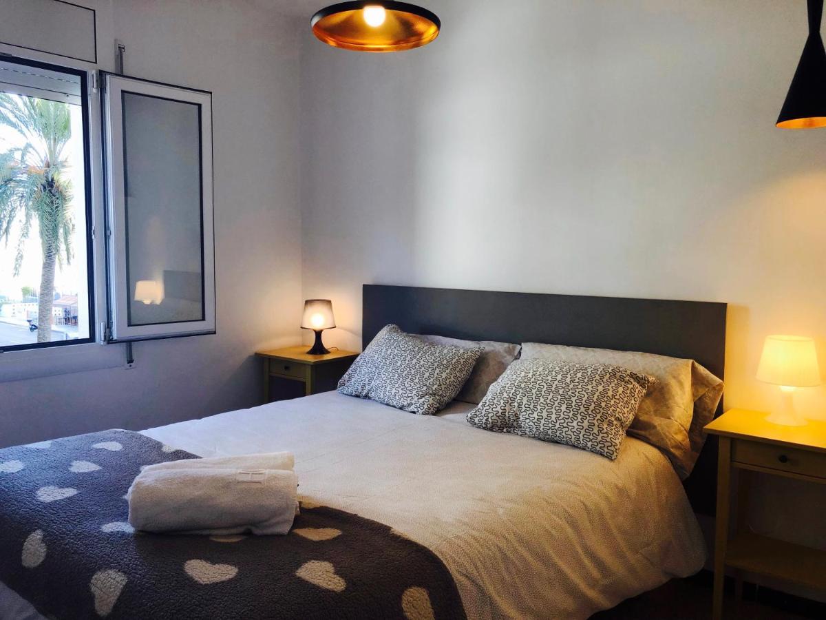 רוזס Apartamentos Aquarium. 150 Metros Playa. מראה חיצוני תמונה