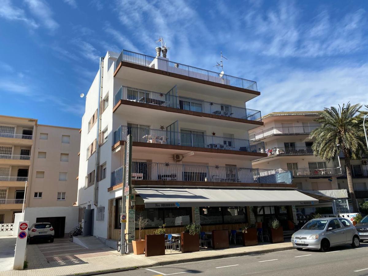 רוזס Apartamentos Aquarium. 150 Metros Playa. מראה חיצוני תמונה