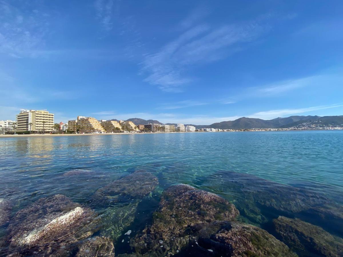 רוזס Apartamentos Aquarium. 150 Metros Playa. מראה חיצוני תמונה