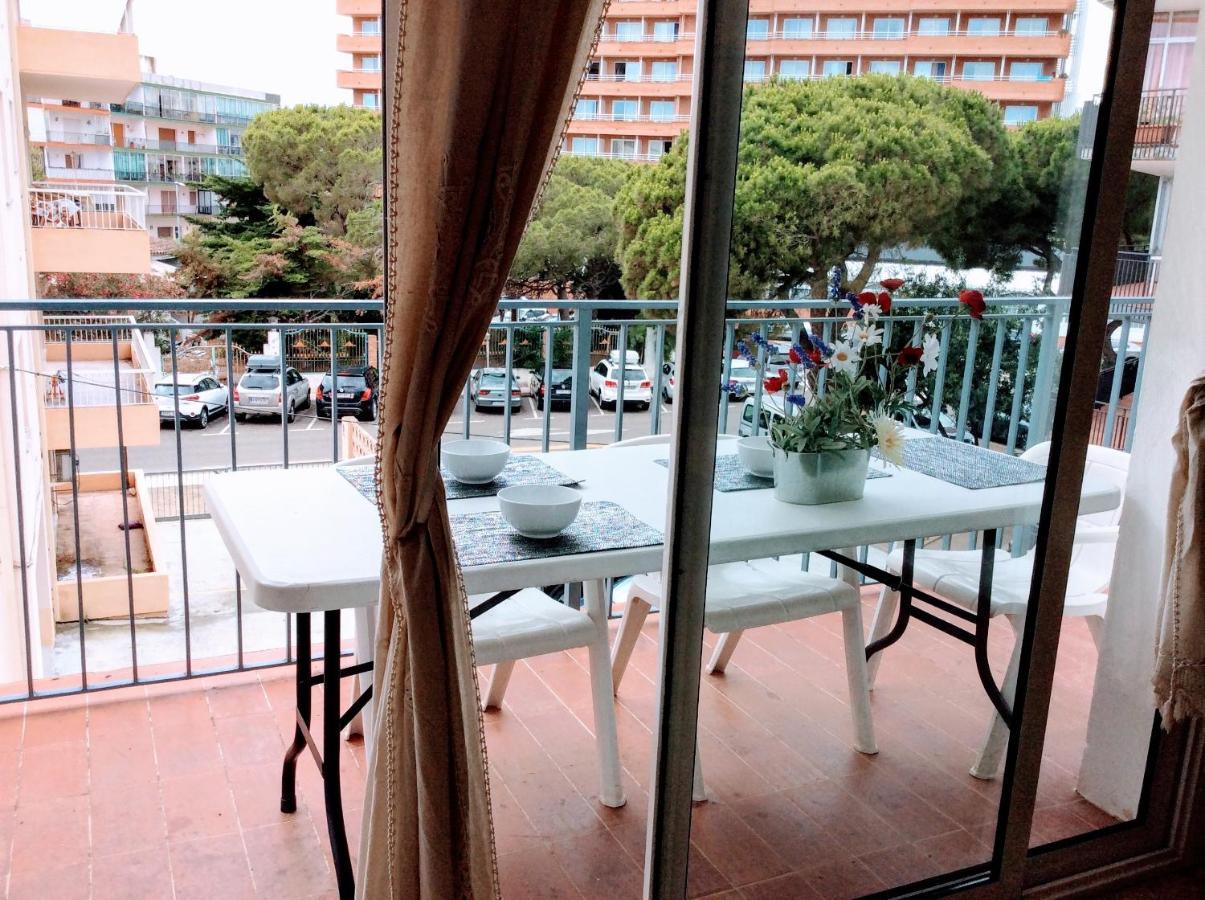 רוזס Apartamentos Aquarium. 150 Metros Playa. מראה חיצוני תמונה